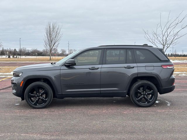 2022 Jeep Grand Cherokee Laredo