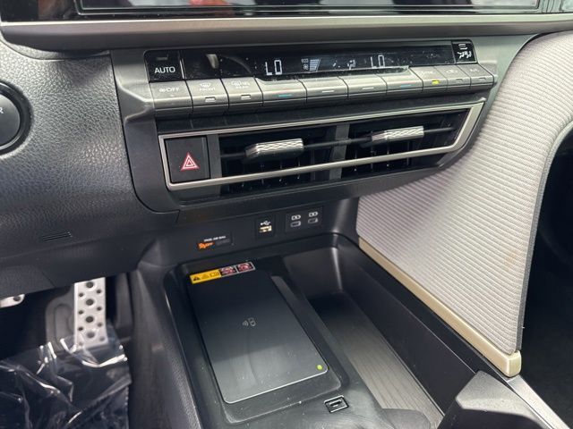 2025 Toyota Camry SE - Photo 22