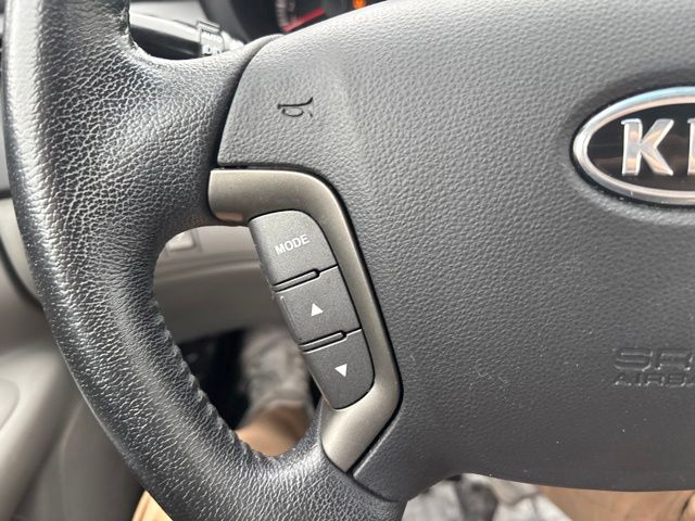 Used 2009 Red Kia EX image 19