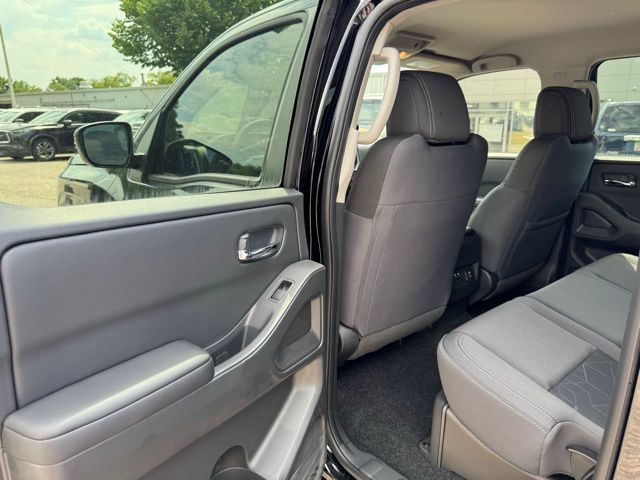 2025 Nissan Frontier SV - Photo 31