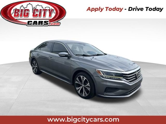 Gray 2022 Volkswagen Passat Sedan Front-Wheel Drive 6-Speed Automatic