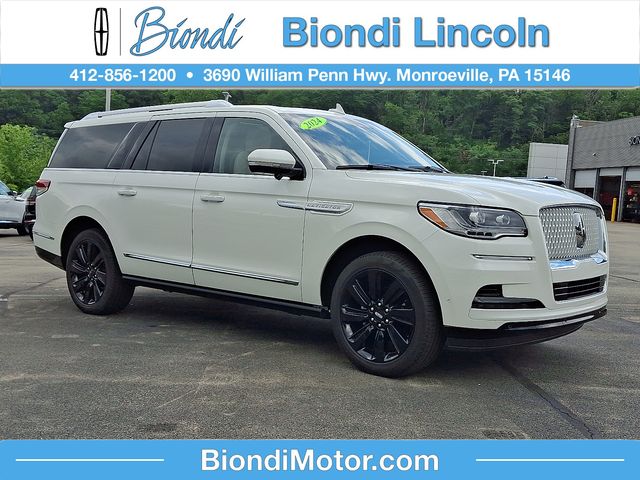 Pristine White Metallic Tri-Coat 2024 Lincoln Navigator SUV / Crossover Four-Wheel Drive Automatic