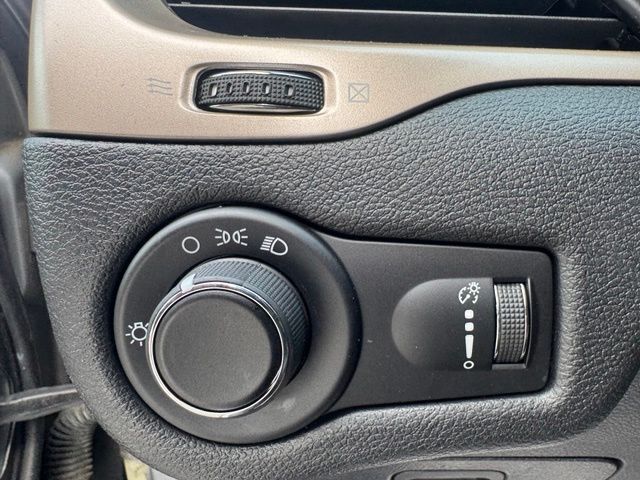 Used 2017 Silver Jeep Sport image 23