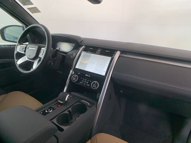 2025 Land Rover Discovery Dynamic SE 36