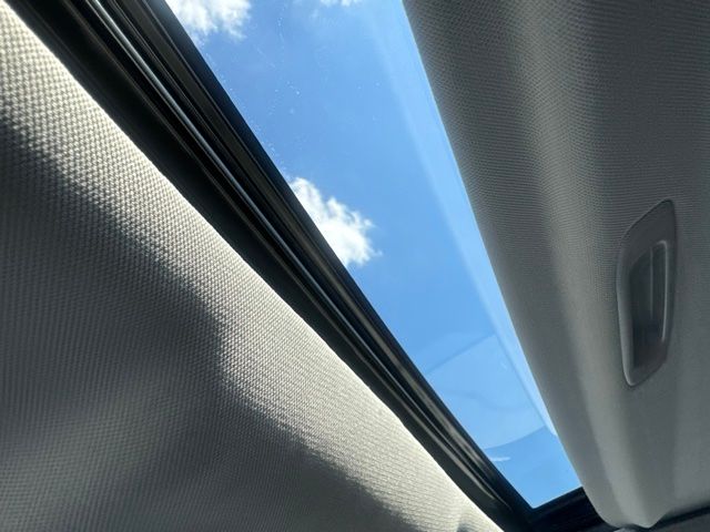 2021 Toyota Highlander XLE - Photo 12