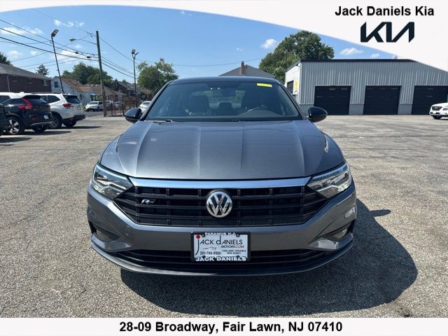 Platinum Gray Metallic 2019 Volkswagen Jetta Sedan Front-Wheel Drive 8-Speed Automatic