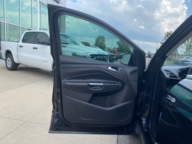 2015 Ford Escape SE - Tuxedo Black exterior view 9