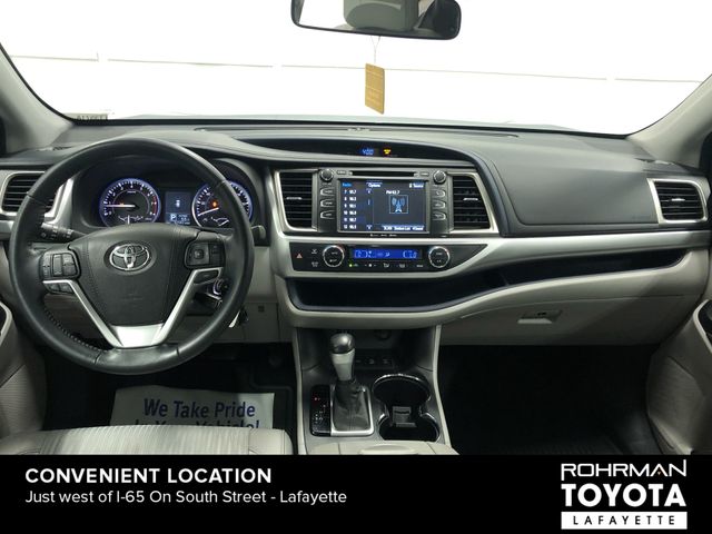 2016 Toyota Highlander LE Plus V6 14