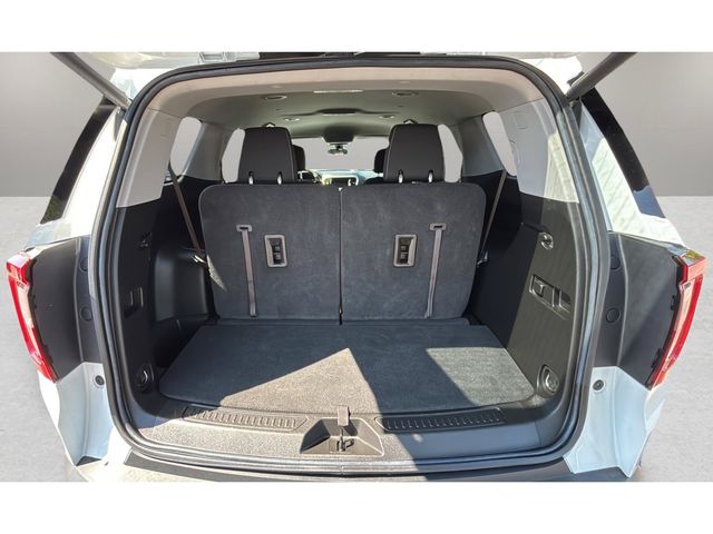 Used 2023 White GMC SLE image 33