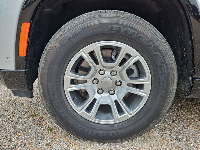 2024 Jeep Wagoneer Base Silver at River Oaks CDJR
