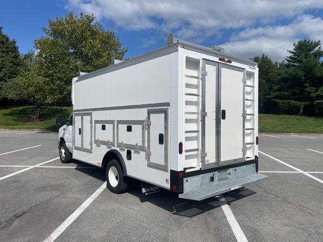 2025 Ford E-Series E-450 SD