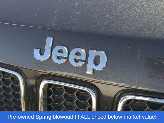 Used 2020 Gray Jeep Latitude image 10