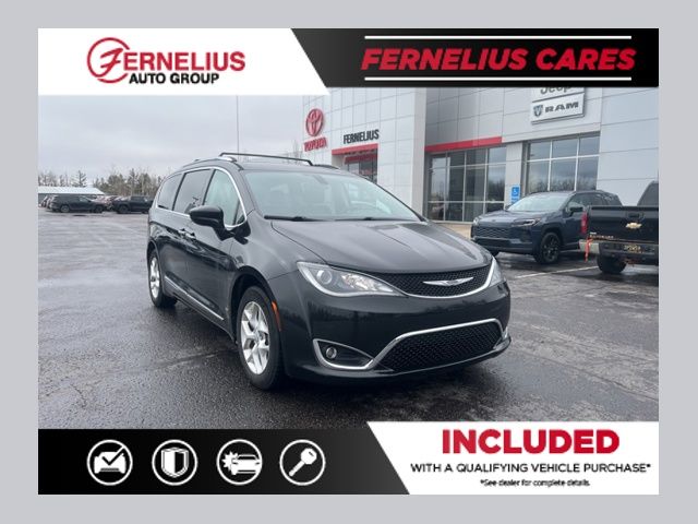 Brilliant Black Crystal Pearlcoat 2017 Chrysler Pacifica Touring L Plus FWD Minivan Front-Wheel Drive 9-Speed Automatic