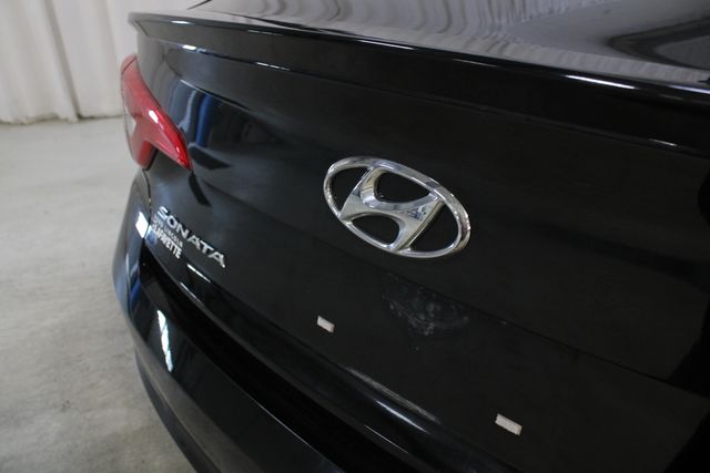 Used 2017 Black Hyundai Base image 29