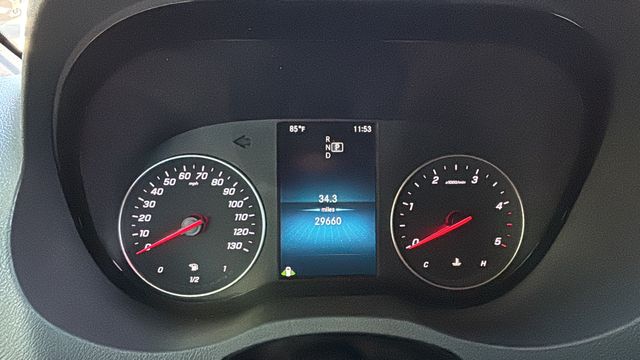 Used 2021  Mercedes-Benz Cargo 170 WB image 15