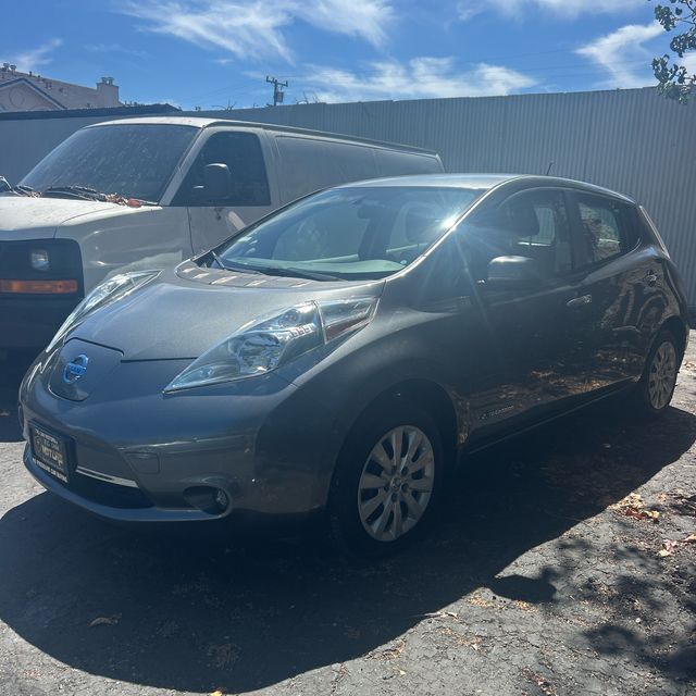 Gray (Gun Metallic) 2017 Nissan LEAF Hatchback Front-Wheel Drive Automatic