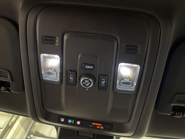2025 Chevrolet Suburban LT photo