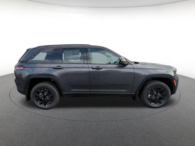new 2026 Jeep Grand Cherokee car, priced at $41,780