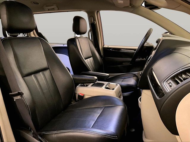 2015 Chrysler Town & Country Touring-L - 7