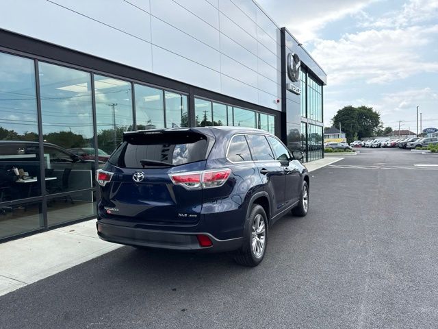 Used 2014 Blue Toyota XLE V6 image 3