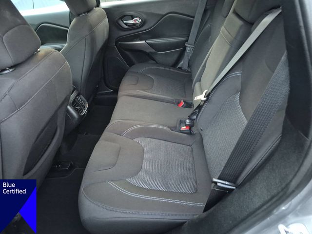 Used 2019 Silver Jeep Latitude image 28