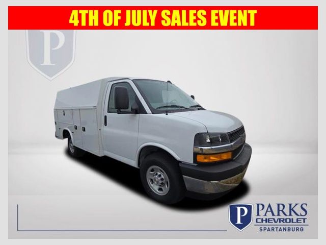 Summit White 2025 Chevrolet Express Chassis Van Rear-Wheel Drive 8-Speed Automatic