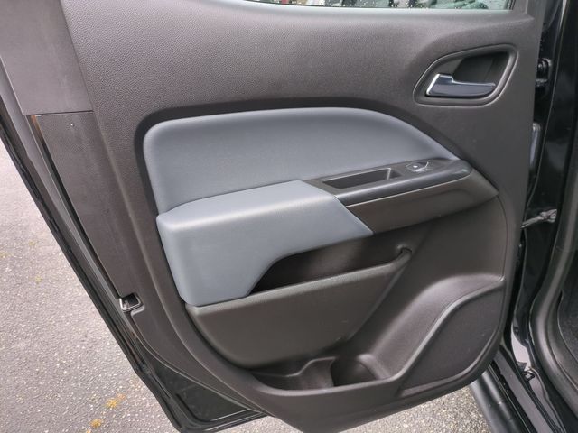 Used 2018 Black Chevrolet Z71 image 26