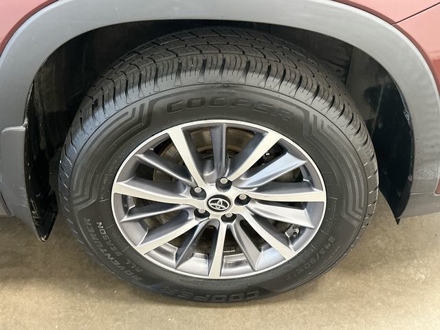 2019 Toyota Highlander XLE Red at Subaru and VW of Moon Township