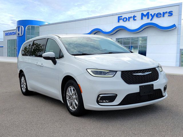 Bright White Clearcoat 2023 Chrysler Pacifica Touring L FWD Minivan Front-Wheel Drive 9-Speed Automatic