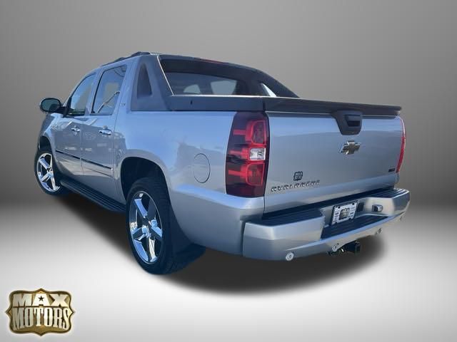 2011 Chevrolet Avalanche 1500 LTZ 8