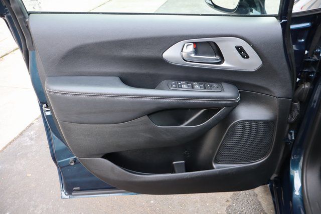 used 2025 Chrysler Pacifica car, priced at $34,500