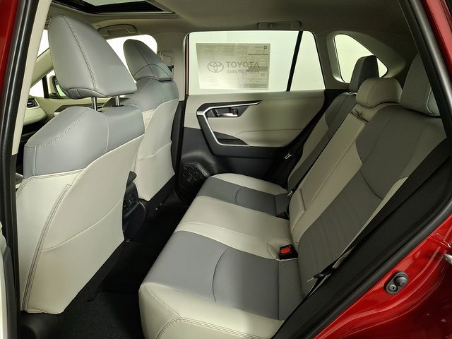 2025 Toyota RAV4 XLE Premium photo 4