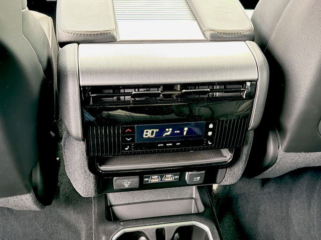 New 2026 Silver-Zynith Exterior Paint Jeep Limited Altitude image 18