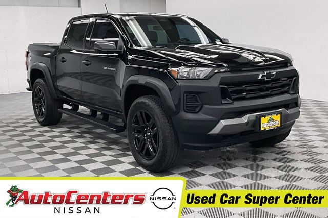 Black 2025 Chevrolet Colorado Trail Boss Crew Cab 4WD Pickup Truck Four-Wheel Drive 8-Speed Automatic
