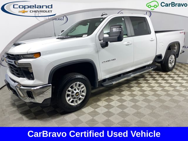 Summit White 2025 Chevrolet Silverado 2500HD Pickup Truck Four-Wheel Drive Automatic