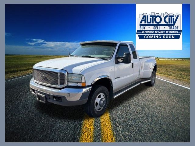 White 2001 Ford F-350 Super Duty XLT Super Cab LB DRW 4WD Pickup Truck Four-Wheel Drive 6-Speed Manual Overdrive