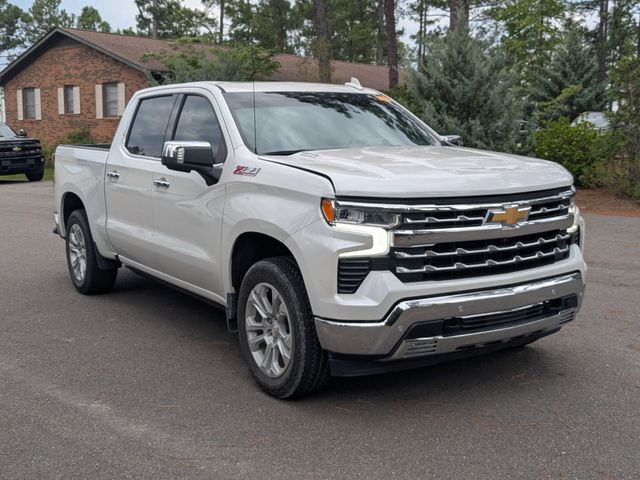 White (Iridescent Pearl Tricoat) 2022 Chevrolet Silverado 1500 LTZ Crew Cab 4WD Pickup Truck Four-Wheel Drive Automatic
