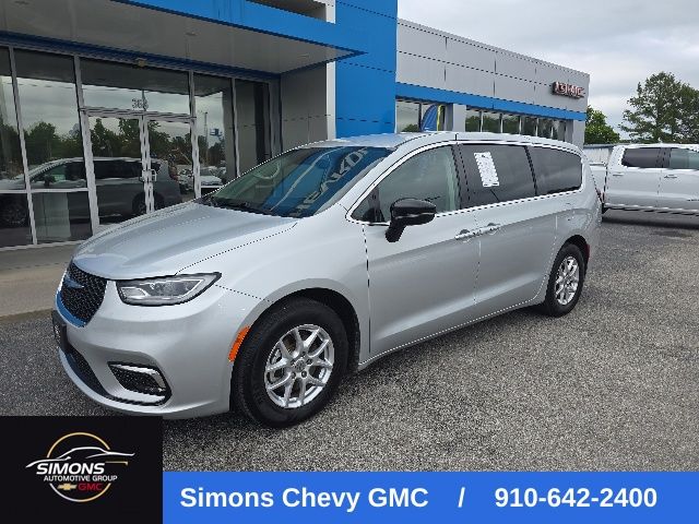 Silver Mist Clearcoat 2024 Chrysler Pacifica Minivan Front-Wheel Drive 9-Speed Automatic