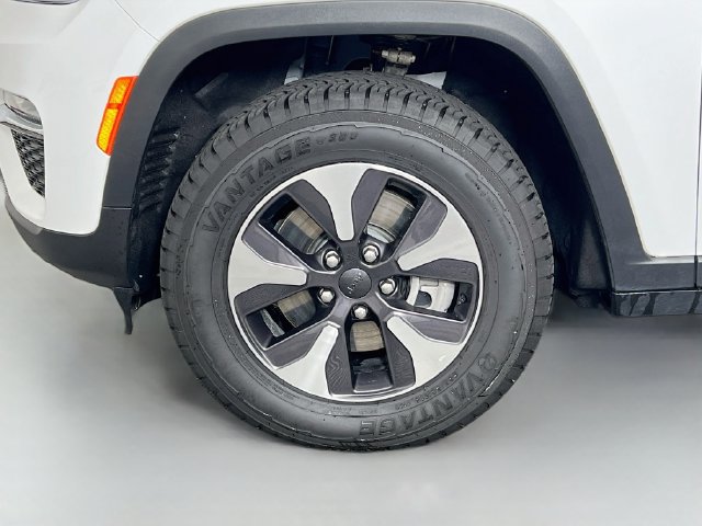 Used 2024 White Jeep 4xe image 30