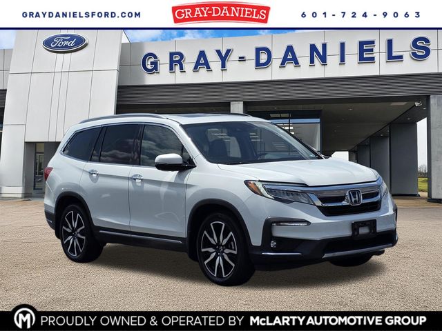 2020 Honda Pilot Touring FWD with Rear Captain's Chairs