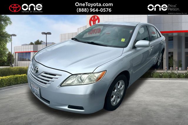 Titanium Metallic 2007 Toyota Camry LE Sedan Front-Wheel Drive 5-Speed Automatic Overdrive