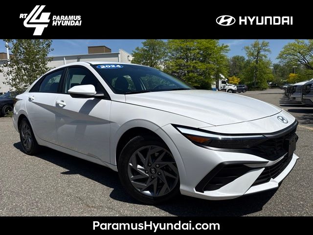 Serenity White 2024 Hyundai Elantra Sedan Front-Wheel Drive Continuously Variable Transmission