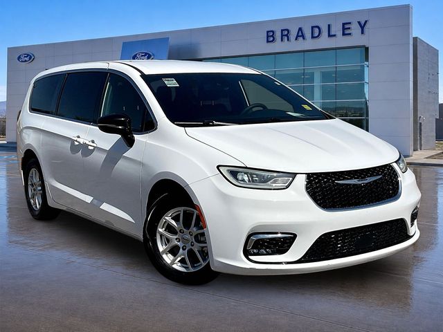 2025 Chrysler Pacifica Select FWD