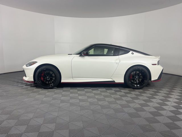 2025 Pearl White Tricoat/Super Black Nissan Z NISMO RWD Coupe