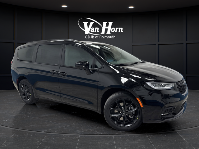 New 2026 Diamond Black Crystal Pearlcoat Chrysler Select image 41