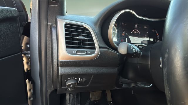 Used 2016 Silver Jeep Laredo image 21