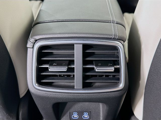 2025 Genesis G70 Sport Advanced 26