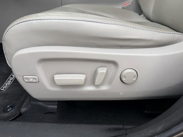 2018 Toyota Highlander XLE Gray at River Oaks CDJR