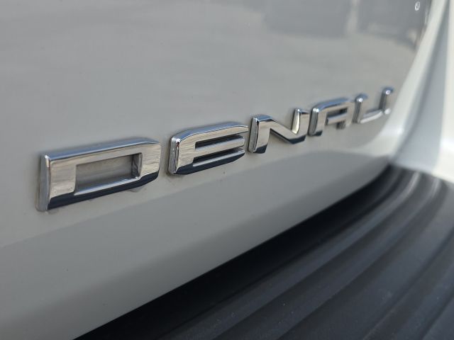 2023 GMC Yukon Denali Ultimate:C02667