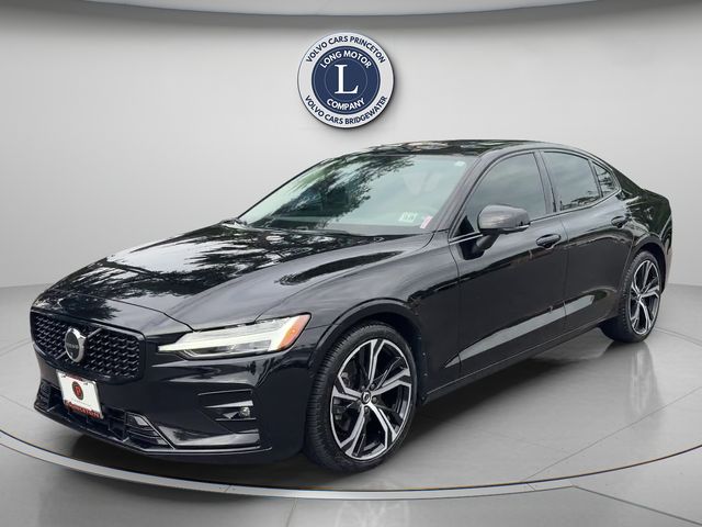  2024 Volvo S60 B5 Plus Dark Theme AWD   